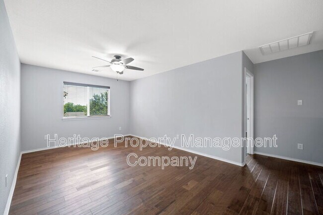 Building Photo - 304 Rustic Tr
