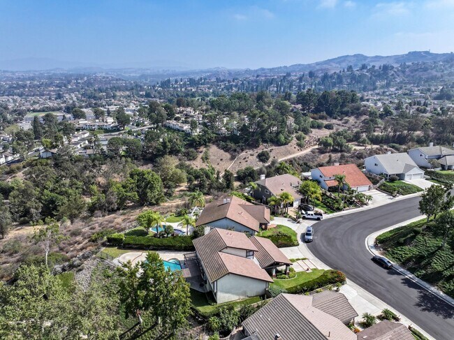 Building Photo - 5BR; 3BA Pool Home with Stunning Views in ...