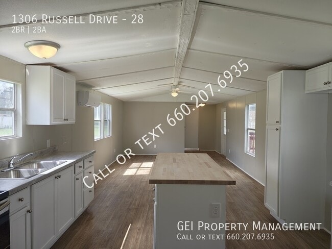 Building Photo - 1306 Russell Dr