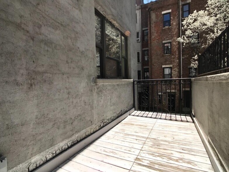 Building Photo - 306 W 106th St