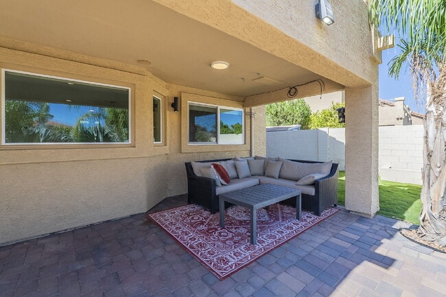 Building Photo - Luxury Waterfront Home in Ocotillo – Avail...