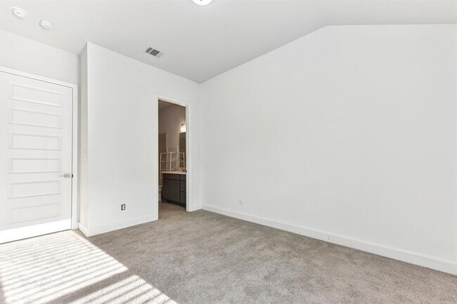 Building Photo - 163 Kellogg Ln