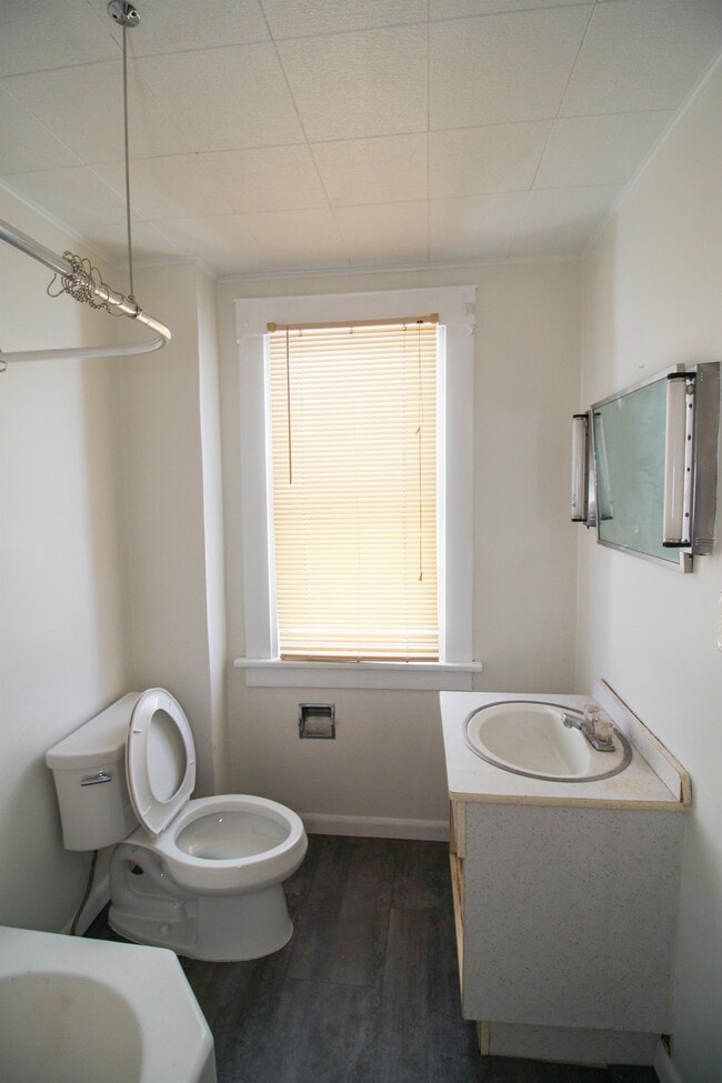 Building Photo - 316 Pine St