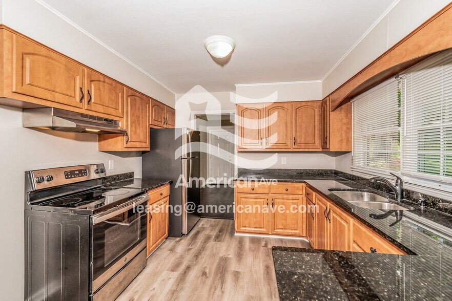 Building Photo - 905 Charles Cir