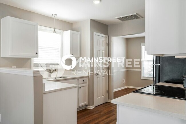 Building Photo - 4 Bedroom Pet-Friendly Home in Raleigh, NC with Main Street Renewal