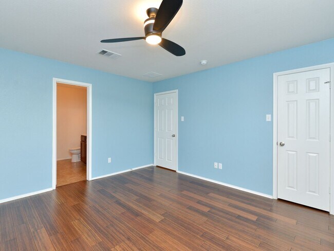 Building Photo - Spacious 2 story with cul-de-sac location