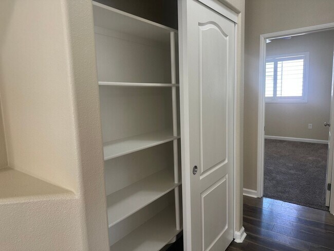 Building Photo - Single Story cul-de-sac 3Beds/2Bath Home i...