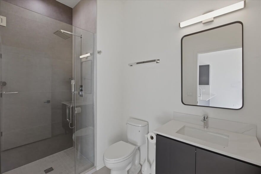 Building Photo - 4513 N Clark St