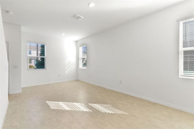 Building Photo - 2987 Skyline Lp