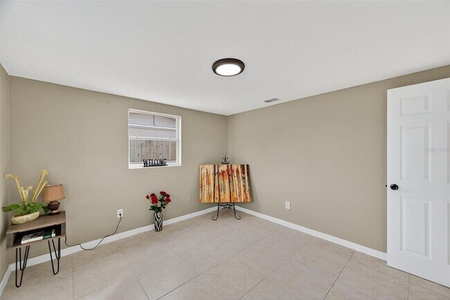 Building Photo - 3742 Elmwood Dr