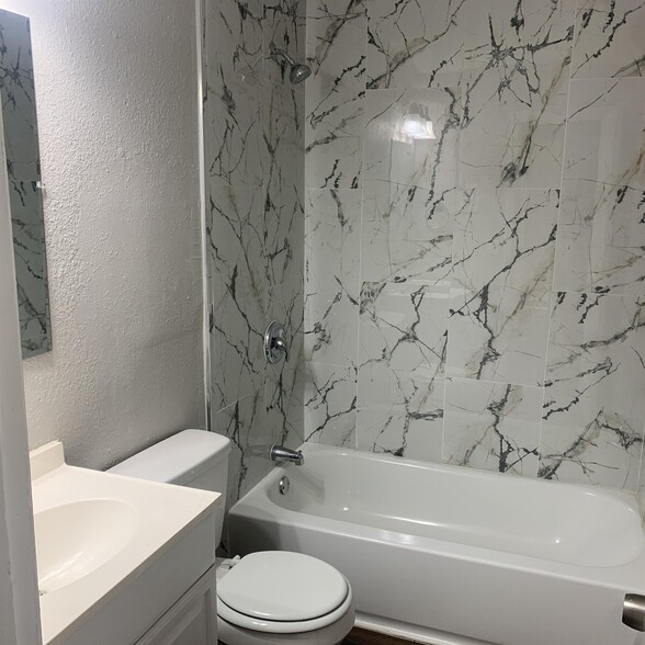 Building Photo - 1523 N Columbia Ave