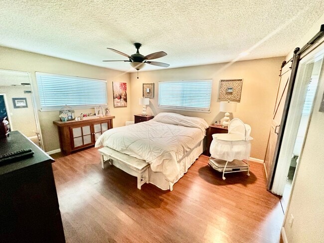 Building Photo - Gorgeous 4/3 Country Estate with 2000sf Barn