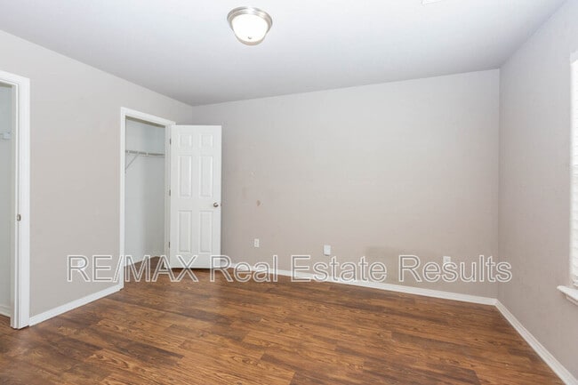 Building Photo - 5411 SW Cherry Creek Rd