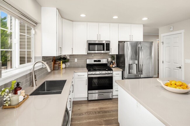 Building Photo - Stunning Redmond Ridge 4 bedroom