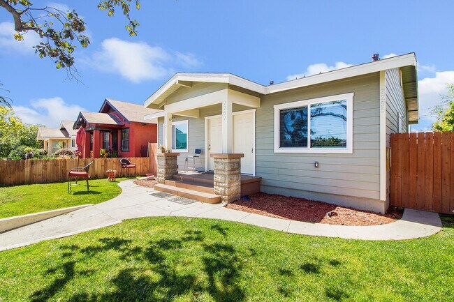 Building Photo - Olive Avenue Triplex