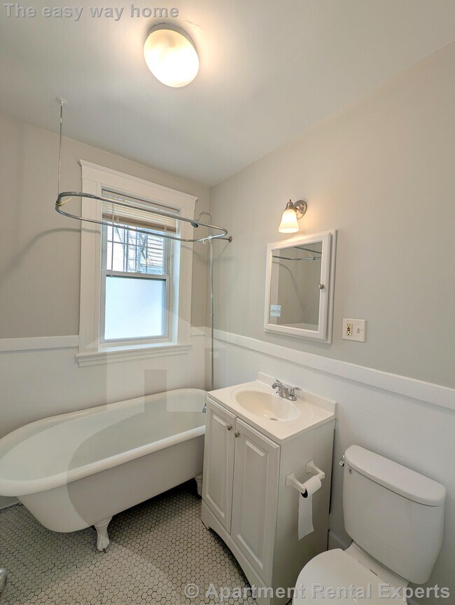 Building Photo - 156-158 Summer St Unit #114