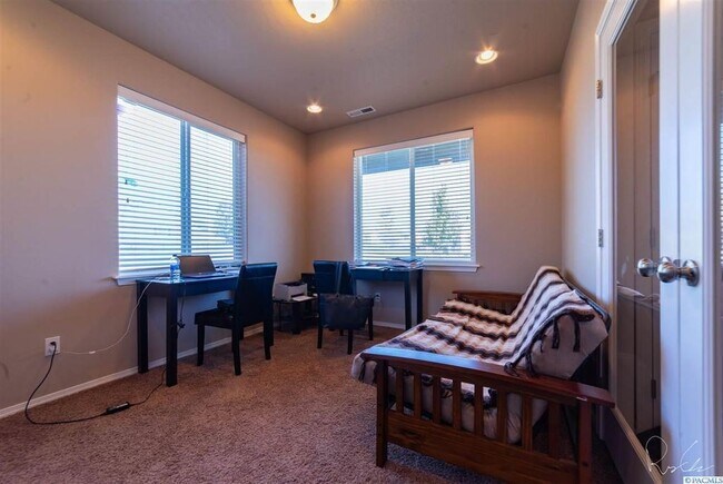 Building Photo - Great Kennewick Location