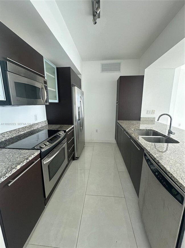 Building Photo - 951 Brickell Ave