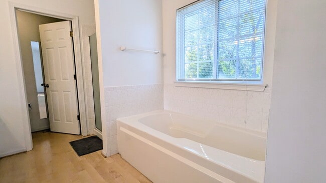 Building Photo - 1910 Avalon Dr