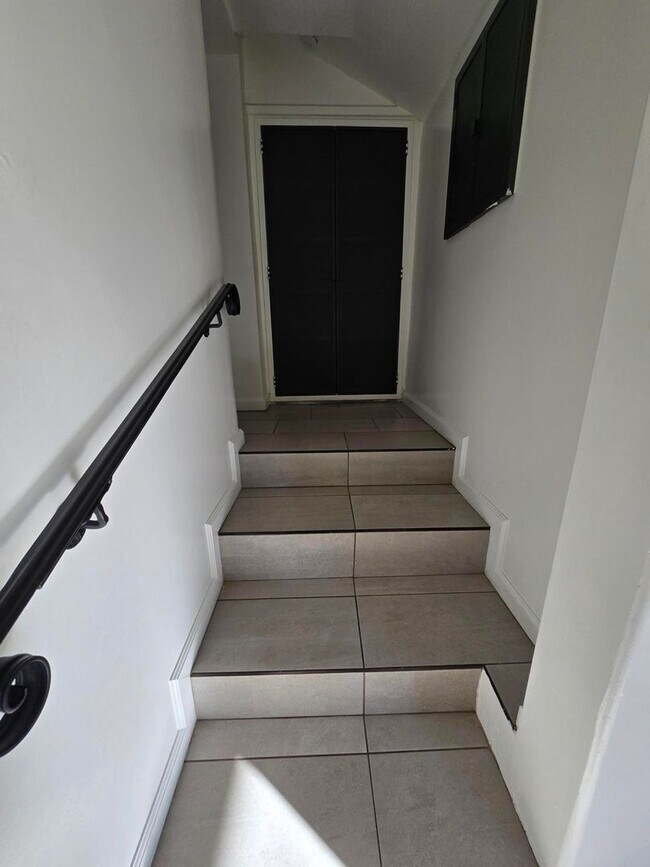 Building Photo - 332 W Illinois St