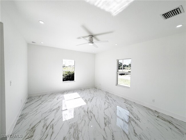 Building Photo - 852 Chipley St E