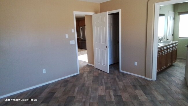 Building Photo - 1/2 half off rent first month for qualifie...