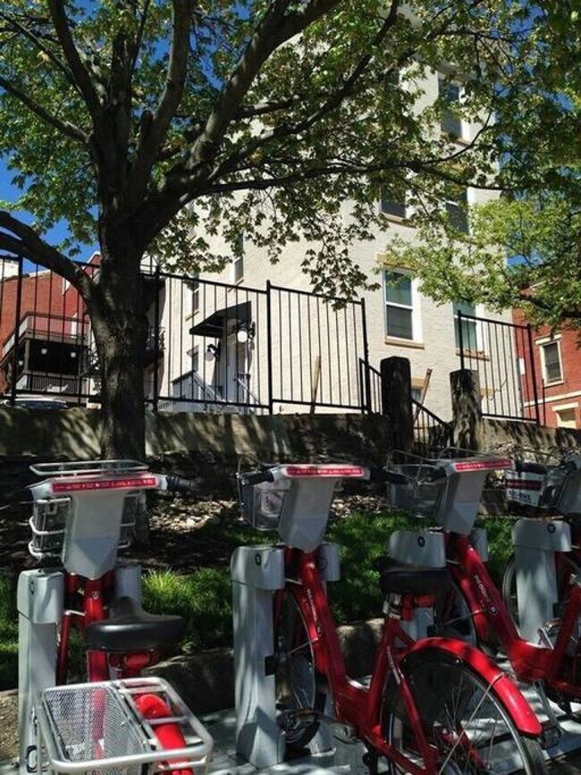 Building Photo - 1428 Sycamore St