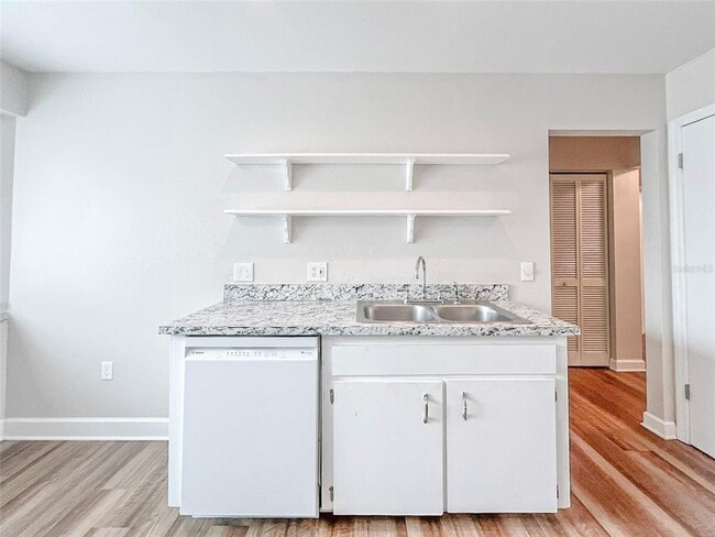 Building Photo - 2926 Forestgreen Dr S