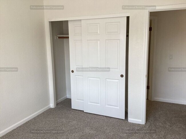Building Photo - “Bright & Inviting Santa Rosa Home | Cathe...
