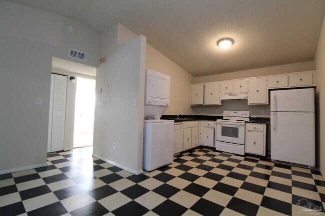 Building Photo - 6801 Tiki Ln
