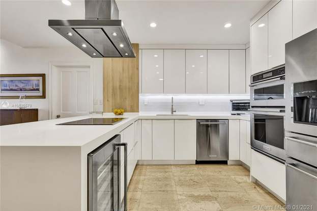 Building Photo - 251 Crandon Blvd