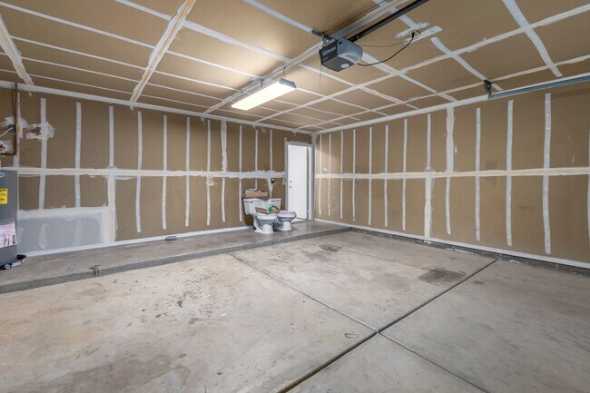 Building Photo - Spacious 3 Bed, 2 Bath Home in Peoria - Your Perfect Home Awaits!