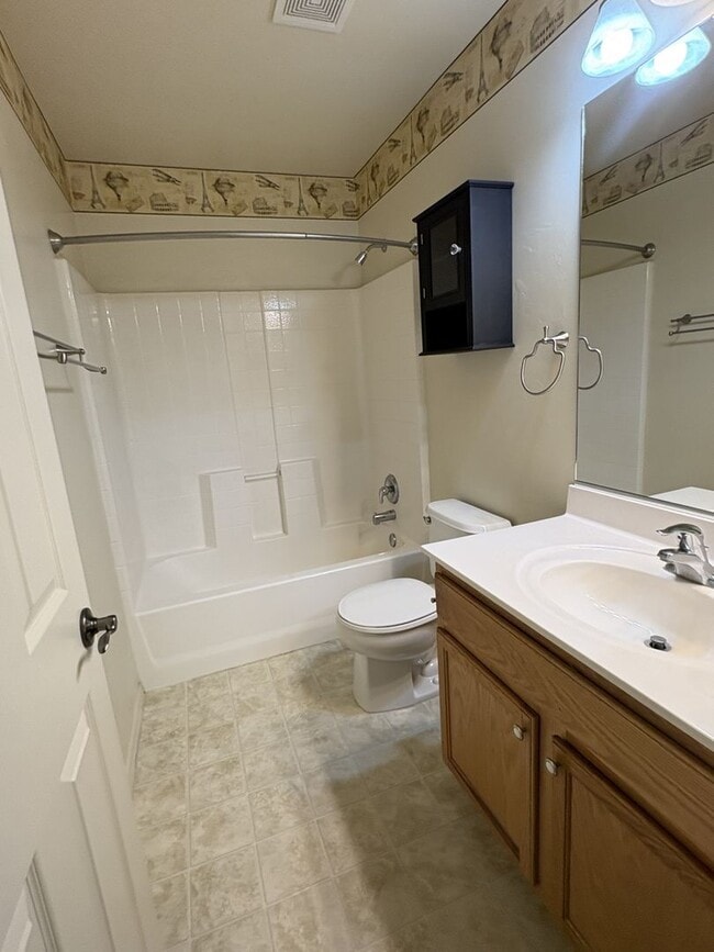 Building Photo - East side beauty 4 bedrooms