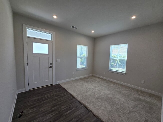 Building Photo - $500 off 1st Full Months Rent!! Minutes from the VA/NC Line