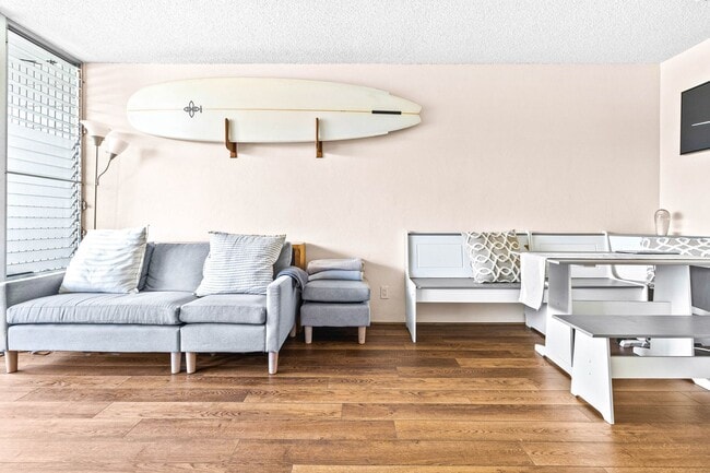 Building Photo - Cute and Newly Upgraded 1/1/1 near Ala Moana