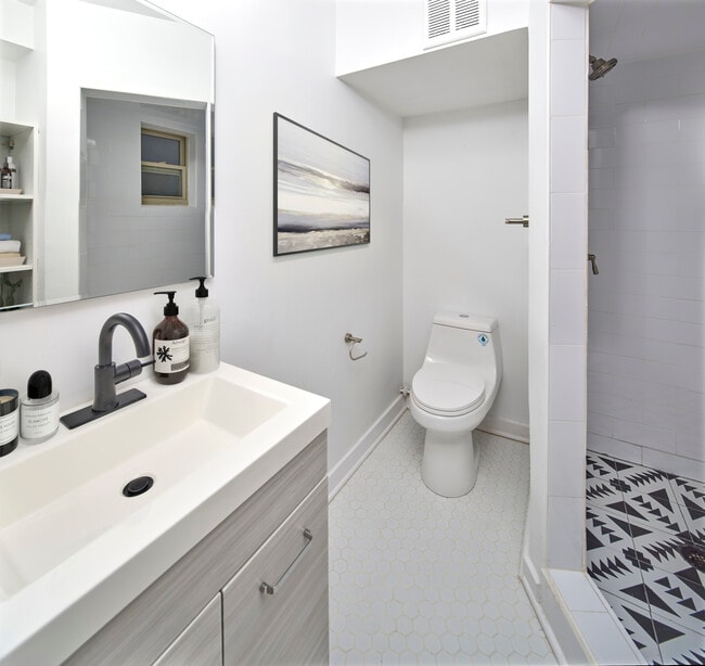 Building Photo - Edgewood Mews