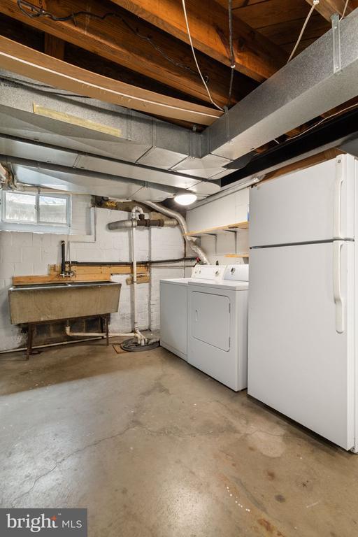 Building Photo - 6315 Old Dominion Dr