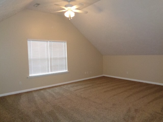 Building Photo - 114 Louise Dr