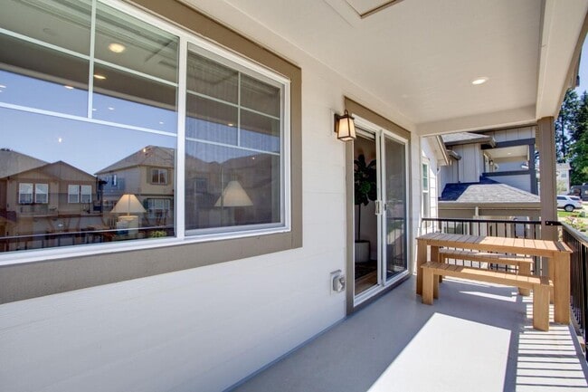 Building Photo - 16625 SW Botany Bay Ln