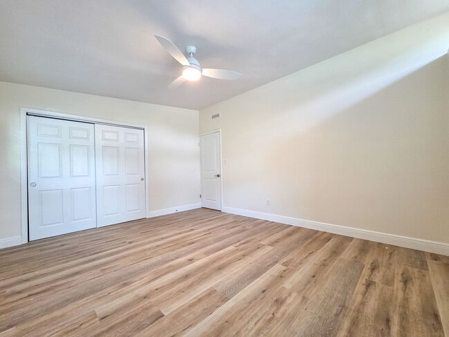 Building Photo - Beautifully Renovated 3/2 in Madison Park