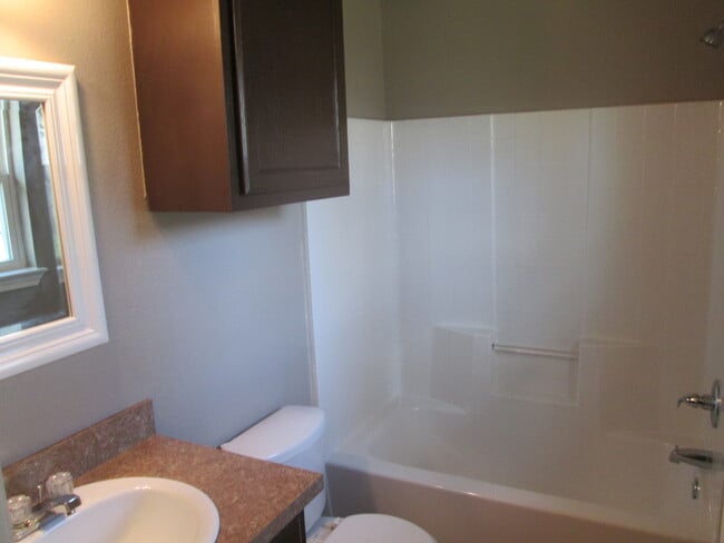 Building Photo - 530 W Heard St