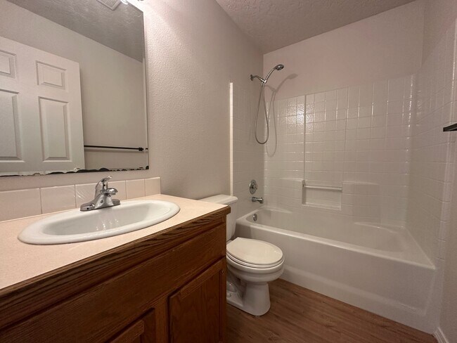 Building Photo - Large 3bed, 2bath, 2car garage town home 1,710sq.ft. with RV parking