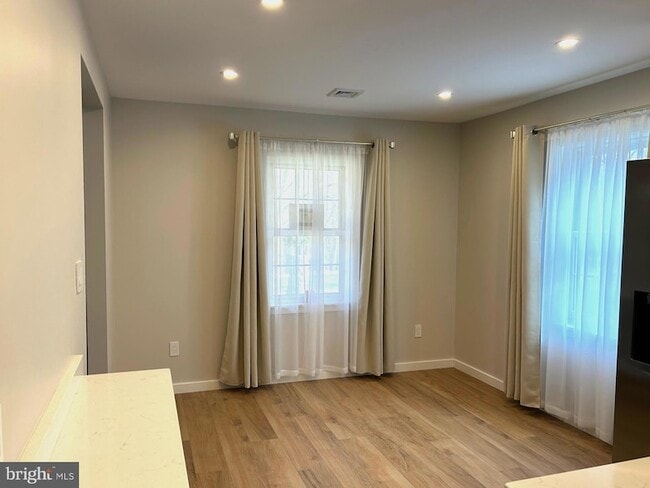 Building Photo - 428 Park Terrace