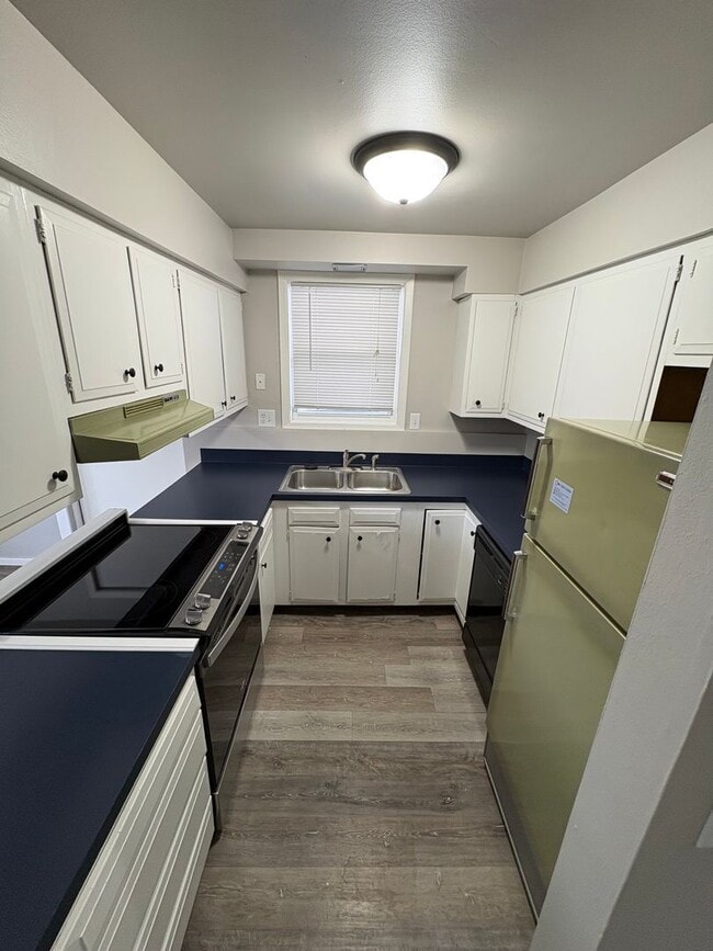 Building Photo - 2 Bedroom Duplex