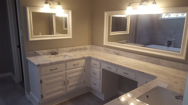 Building Photo - 1908 Newfields Rd