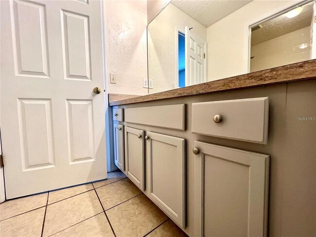 Building Photo - 1140 Cedarwood Way