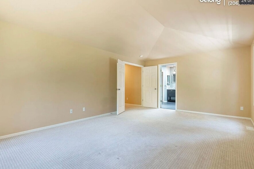 Building Photo - 16759 SE 48th Pl