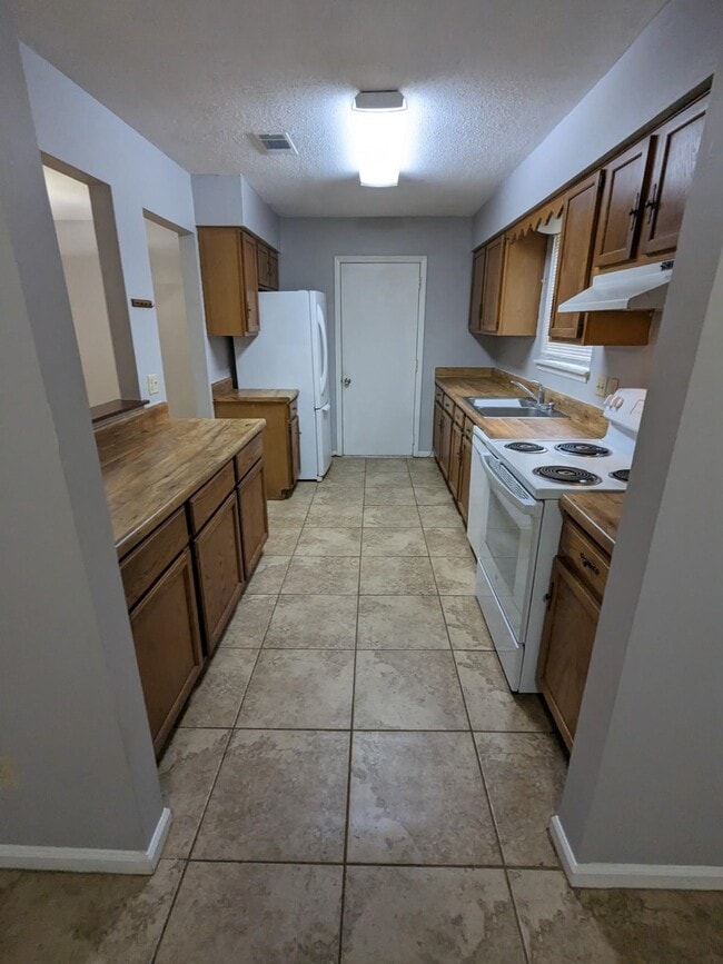 Building Photo - 3419 Thresher Dr
