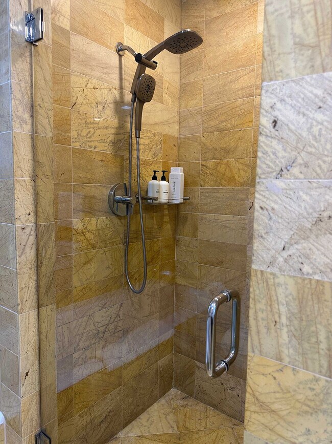 Building Photo - 1395 Brickell Bay Dr