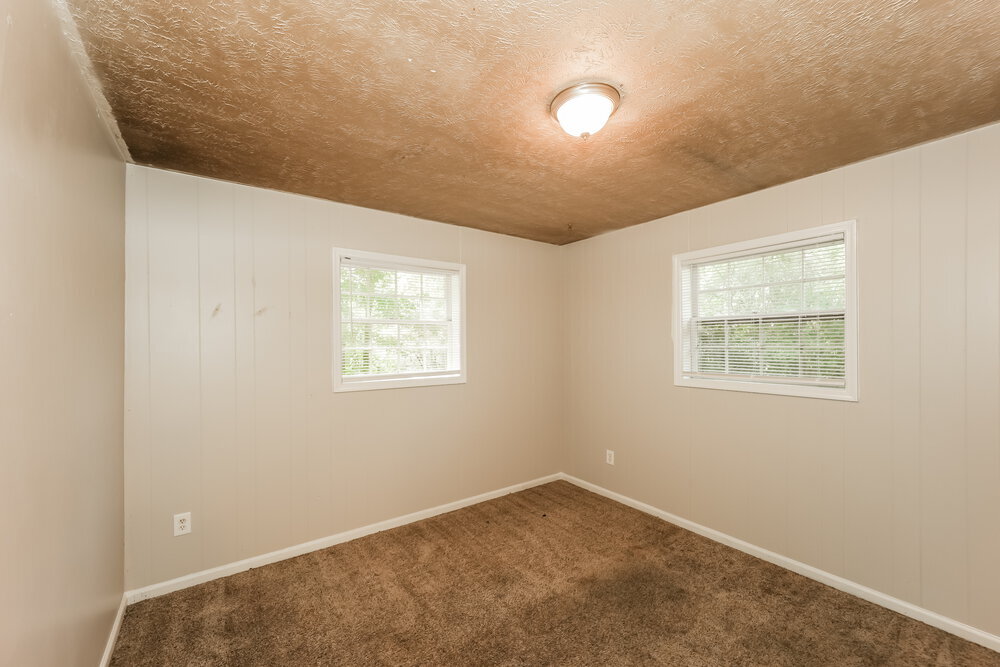 Building Photo - 5140 Oakdale Dr